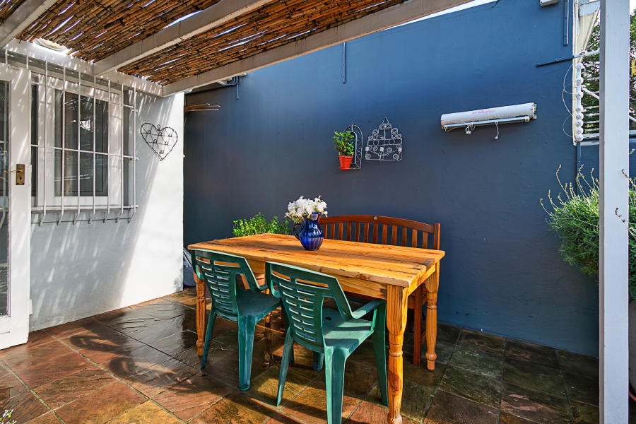 2 Bedroom Property for Sale in Claremont Western Cape